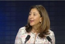 L’ancienne candidate à la présidence colombienne Ingrid Betancourt intervient lors du rassemblement pour un Iran Libre L’ancienne candidate à la présidence colombienne Ingrid Betancourt intervient lors du rassemblement pour un Iran Libre