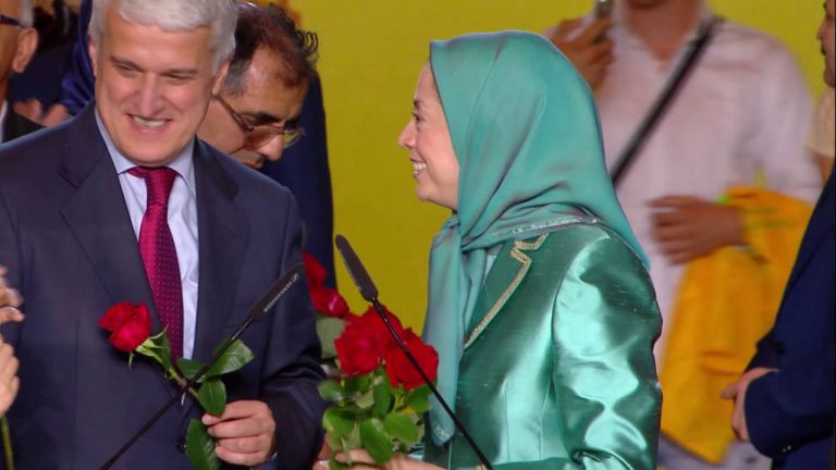 Accueil des personnalités albanais au grand rassemblement pour un Iran libre – Le Bourget – 9 juille