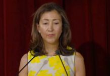 Ingrid Betancourt à l’exposition sur le massacre des prisonniers politiques en Iran Ingrid Betancourt à l’exposition sur le massacre des prisonniers politiques en Iran