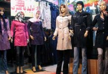Iran : 4400 magasins de vêtements fermés pour avoir violé les normes vestimentaires imposées Iran : 4400 magasins de vêtements fermés pour avoir violé les normes vestimentaires imposées
