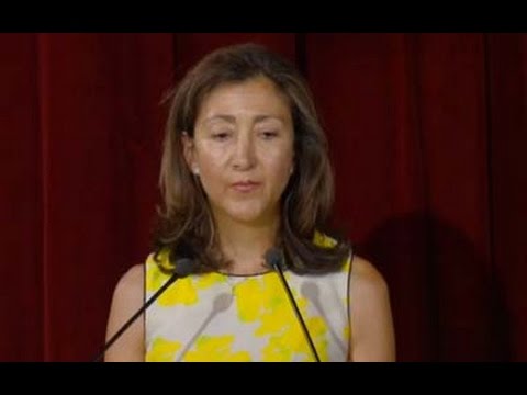 Ingrid Betancourt à l’exposition sur le massacre des prisonniers politiques en Iran