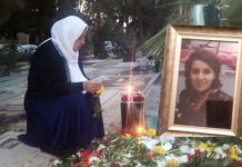 Des mères courageuses présentent leurs condoléances aux mères des prisonniers politiques en Iran Des mères courageuses présentent leurs condoléances aux mères des prisonniers politiques en Iran
