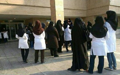 Les infirmières en formation protestent contre les bas salaires dans le sud de l’Iran