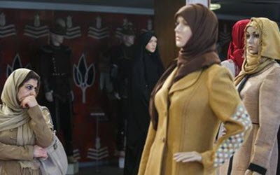 Des mesures répressives en Iran font fermer 825 magasins à Téhéran