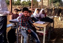 Iran : Il est honteux que les enfants d’Izeh aillent en classe dans des étables Un parlementaire du régime iranien : il est honteux que les étudiants dans la ville d'Izeh étudient dans les refuges pour animaux