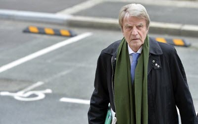 Le français Bernard Kouchner demande une enquête sur le massacre de 1988 dans les prisons iraniennes