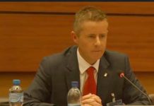 Le senateur irlandais Brian Odomhnaill: l’ONU doit enquêter sur le massacre de 1988 en Iran Le senateur irlandais Brian Odomhnaill: l'ONU doit enquêter sur le massacre de 1988 en Iran