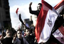 Iran : Les posters de Khamenei ont été arrachés en Égypte Iran : Les posters de Khamenei ont été arrachés en Égypte