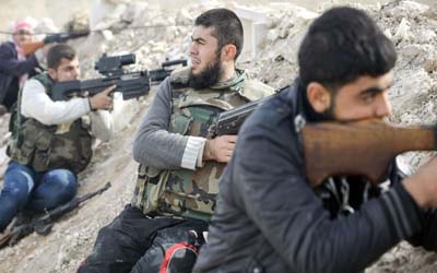 Iran : Le régime des mollahs insiste sur l’envoi massif des membres des Pasdaran en Syrie