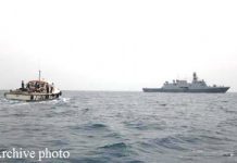 Les forces de la coalition arabe saisissent deux bateaux d’armes d’Iran pour les milices Houthi Les forces de la coalition Arabe saisissent deux bateaux transportant des armes pour les milices Houthi d'Iran