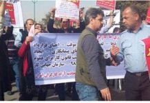 Manifestation massive de travailleurs devant le parlement des mollahs en Iran – Vidéo Manifestation massive de travailleurs devant le parlement des mollahs en Iran