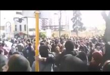 La population de Chiraz en Iran, proteste contre les ondes de brouillage anti-satellite