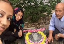 Les pleurs d’un père dont le fils a été tué par le régime au cours du soulèvement de 2009 en Iran Les pleurs d'un père dont le fils a été tué par le régime au cours du soulèvement de 2009 en Iran