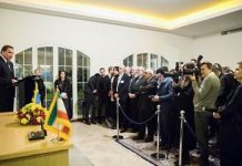 Iran : Signature des accords d’affaire à la résidence de l’ambassadeur suédois à Téhéran Iran : Signature d’un accord d’affaire à la résidence de l’ambassadeur suédois à Téhéran