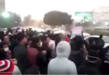 Iran : les rassemblements d’Ahvaz se poursuivent, les manifestants scandant des slogans anti-régime – vidéo les rassemblements d'Ahvaz se poursuivent, les manifestants scandant des slogans anti-régime - vidéo