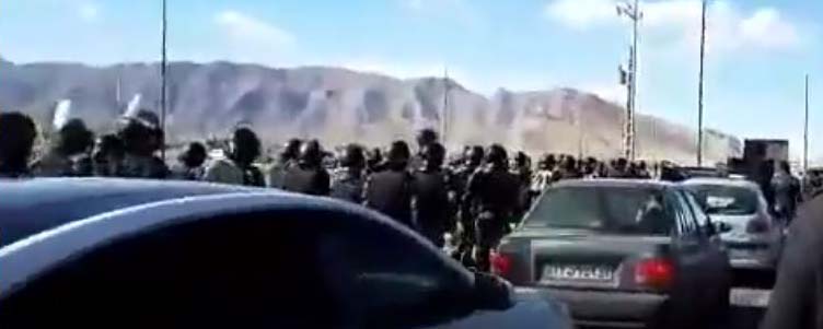 Iran - Ispahan-Les forces de répression dépêchées pour stopper les travailleurs en grèves (vidéo)