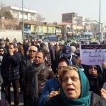 Iran – Rassemblement de protestation des enseignants retraités devant le parlement du régime des mollahs – vidéo Rassemblement de protestation des enseignants retraités devant le parlement du régime des mollahs - vidéo