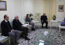 Rencontre de Maryam Radjavi la présidente élue de la Résistance iranienne avec Gilbert Mitterrand à Tirana Rencontre de Maryam Radjavi la présidente élue de la Résistance iranienne avec Gilbert Mitterrand à Tirana