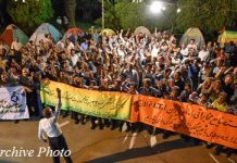 Les salariés retraités dans les télécommunications manifestent en Iran Les salariés retraités dans les télécommunications manifestent en Iran