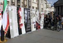 Une manifestation à Londres en solidarité avec les familles des victimes du massacre de 1988 en Iran Une manifestation à Londres en solidarité avec les familles des victimes du massacre de 1988 en Iran