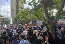 Iran : Les victimes d’une institution de crédit de l’Etat protestent contre l’incurie des autorités Iran : Les victimes d'une institution de crédit de l’Etat protestent contre l’incurie des autorités