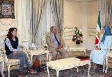 La présidente de la Résistance iranienne, Maryam Radjavi rencontre Gilbert Mitterrand à Auvers-sur-Oise La présidente de la Résistance iranienne, Maryam Radjavi rencontre avec Gilbert Mitterrand à Auvers-sur-Oise