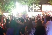 Vidéos – Les jeunes protestent en Iran contre le simulacre d’élection malgré la forte présence des pasdaran et Basijis Vidéos - Les jeunes protestent en Iran contre le simulacre d’élection malgré la forte présence des pasdaran et Basijis