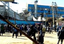 La police a recours à des grenailles pour disperser les manifestants La police a recours à des grenailles pour disperser les manifestants