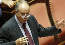 Un sénateur italien apporte son soutien au grand rassemblement de la Résistance iranienne à Paris Un sénateur italien apporte son soutien au grand rassemblement de la Résistance iranienne à Paris