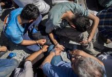 Le régime iranien fait défiler des jeunes enchaînés dans une forme abjecte de punition Le régime iranien fait défiler des jeunes enchaînés dans une forme abjecte de punition