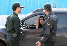 Le véhicule des femmes qui enlèveront leur voile sera saisi en Iran Le véhicule des femmes qui enlèveront leur voile sera saisi en Iran