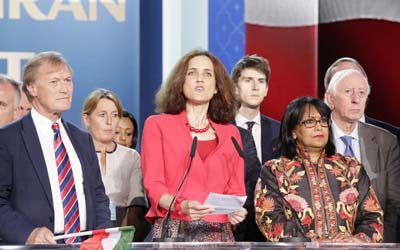 En première ligne sur la route vers la liberté du peuple iranien avec la députée Theresa Villiers - vidéo