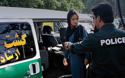 Un mollah iranien : l’augmentation des divorces, la pauvreté et le vol sont dus à l’abandon de la « vertu »