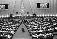 La réaction du parlement des mollahs aux sanctions du Sénat américain contre le programme balistique iranien La réaction du parlement des mollahs aux sanctions du Sénat américain le programme balistique iranien