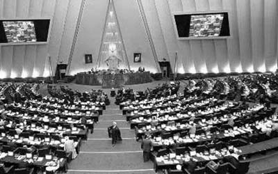 La réaction du parlement des mollahs aux sanctions du Sénat américain le programme balistique iranien