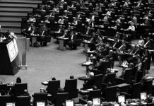 Rohani, ses ministres et le Parlement des mollahs mettent en avant la répression, l’exportation du terrorisme et l’ingérence agressive Rohani, ses ministres et le Parlement des mollahs mettent en avant la répression, l’exportation du terrorisme et l’ingérence agressive