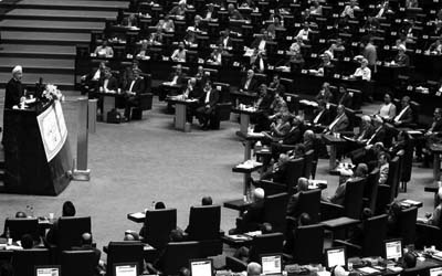Rohani, ses ministres et le Parlement des mollahs mettent en avant la répression, l’exportation du terrorisme et l’ingérence agressive