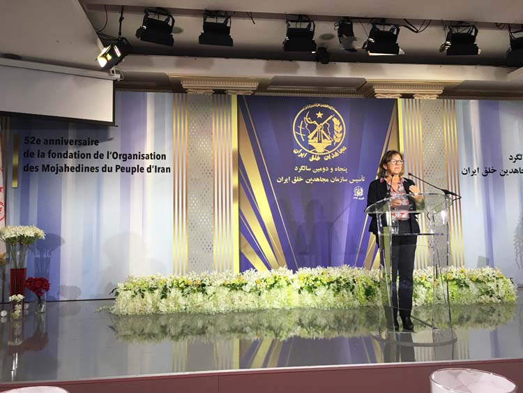 J’ai trouvé admirable ces milles femmes iraniennes face à ces bourreaux qui détestent les femmes (Anne Ferreira)