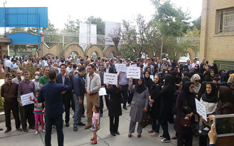 Des dizaines de soutiens d’un religieux critique envers le régime, arrêtés en Iran