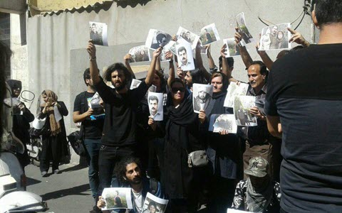 Iran : Protestation devant le Parlement du régime pour libérer le prisonnier politique Soheil Arabi