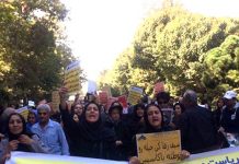 Iran : Des milliers de personnes spoliées se sont rassemblées en scandant « Mort à cette oppression» – vidéos Iran : Des milliers de personnes spoliées se sont rassemblées en scandant « Mort à cette oppression»