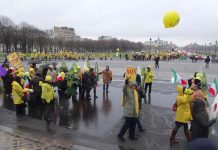 Les Iraniens manifestent à Paris pour la journée internationale des droits humains contre la torture et les exécutions en Iran