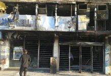 Iran: Les manifestants attaquent les centres gouvernementaux et brûlent des portraits de Khamenei et de Soleimani