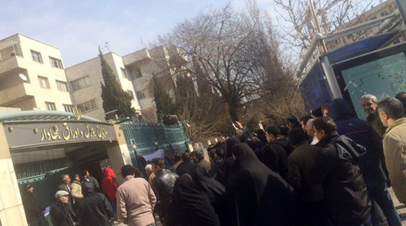 Multiplication de grèves et de manifestations dans les villes iraniennes