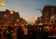 Manifestations et heurts dans plusieurs quartiers d’Ahvaz en Iran – vidéo Manifestations et heurts dans plusieurs quartiers d’Ahvaz en Iran
