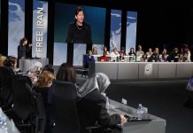 Les femmes sont en train de faire trembler la dictature iranienne – Ingrid Betancourt Les femmes sont en train de faire trembler la dictature iranienne - Ingrid Betancourt