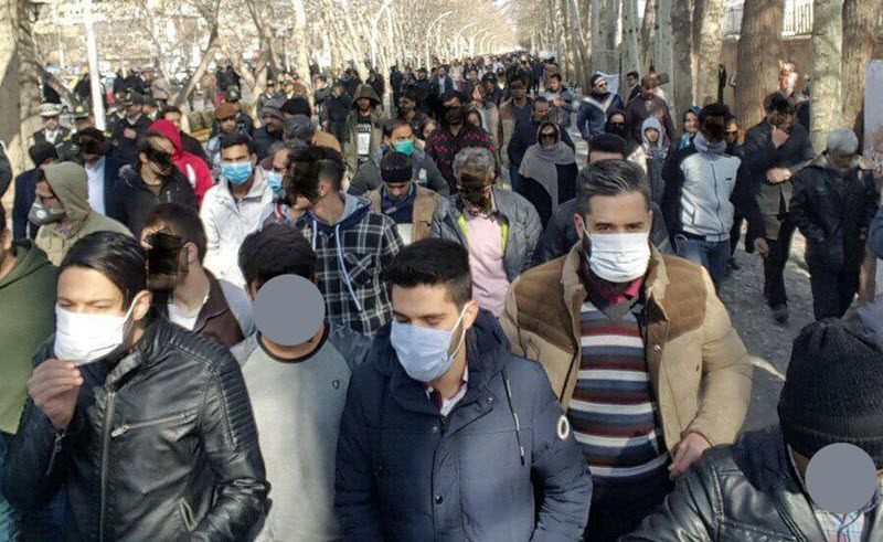 Protestations aux cris de "Mort au Dictateur" ; des affiches de Khamenei brûlées dans plusieurs villes en Iran