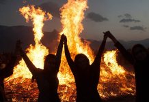 Soulèvements en Iran : Un régime apeuré à l’aube de la Fête national du Feu Iran-Fire-festival