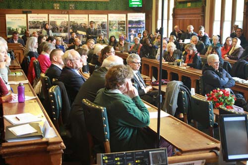 Les députés britanniques appellent à soutenir la quête de liberté des femmes iraniennes