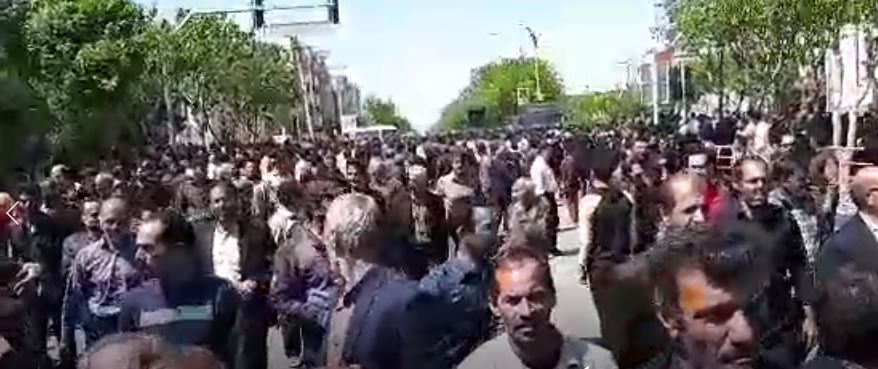 Manifestations massives d'agriculteurs à Ispahan et protestations contre le pillage de personnes dans différentes villes du pays